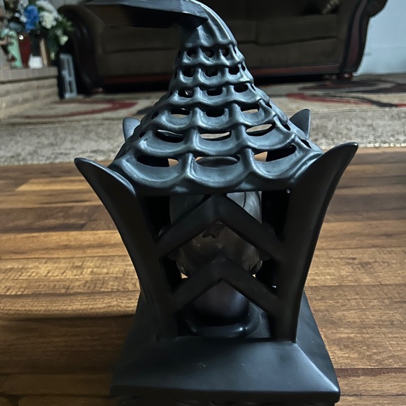 Gemmy • Halloween • Lighted • Laughing  & Talking Head Skull Lantern • Video - Picture 5 of 10